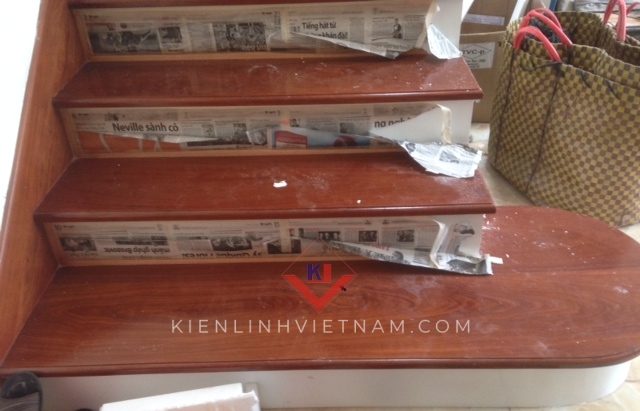 bac cau thang go cam xe