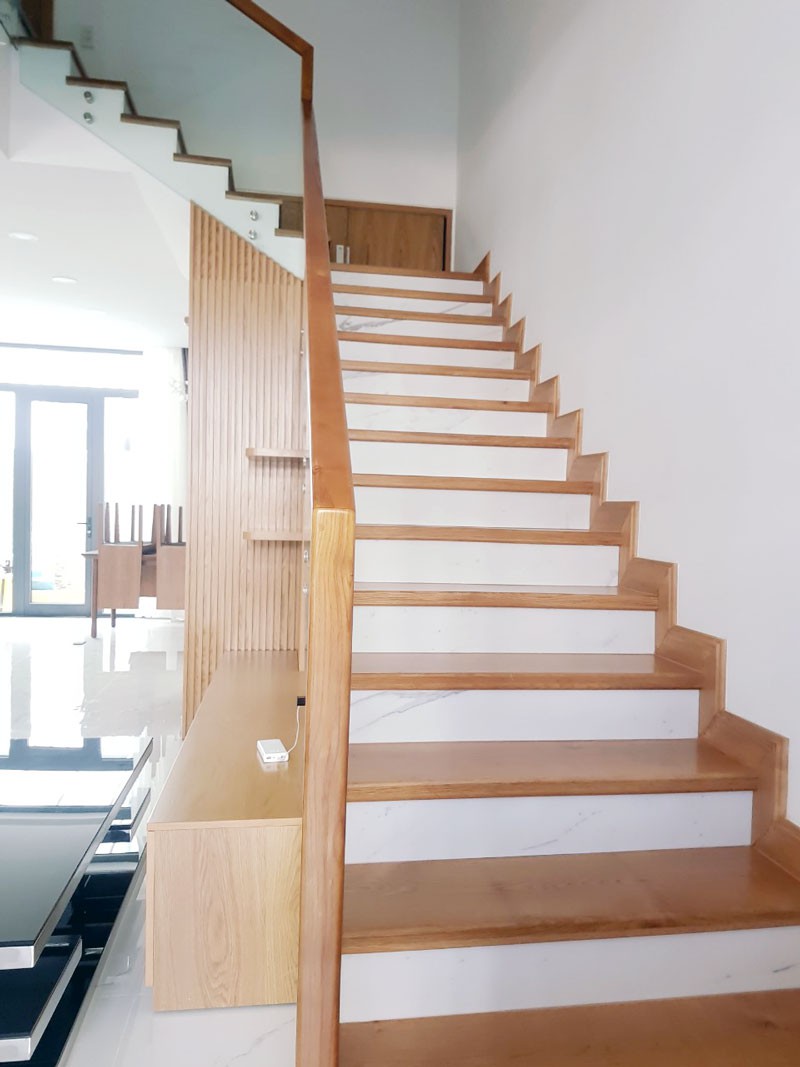 Bậc thang gỗ Sồi nga màu tự nhiên - Ảnh 6