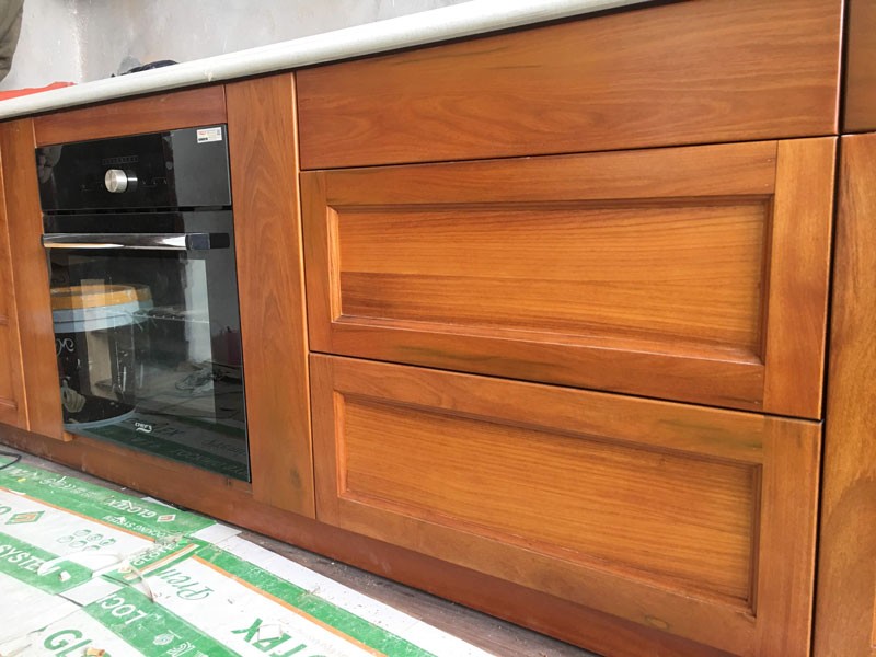 tủ bếp gỗ gõ đỏ