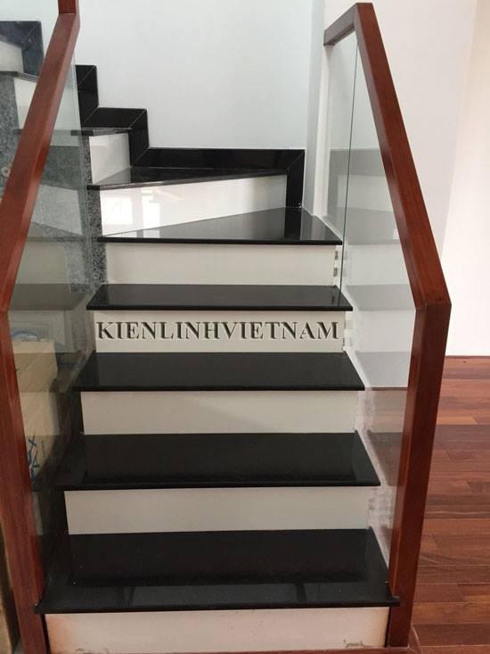 tay vịn cầu thang gỗ căm xe vuông