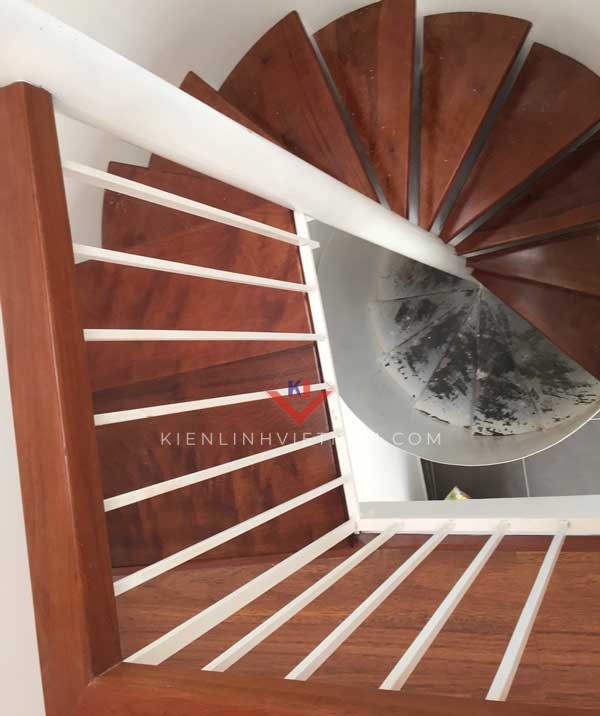 tay vịn cầu thang gỗ