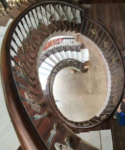 tay vịn cầu thang xoắn