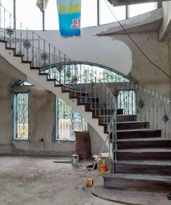 cau thang gỗ hình xoắn ốc