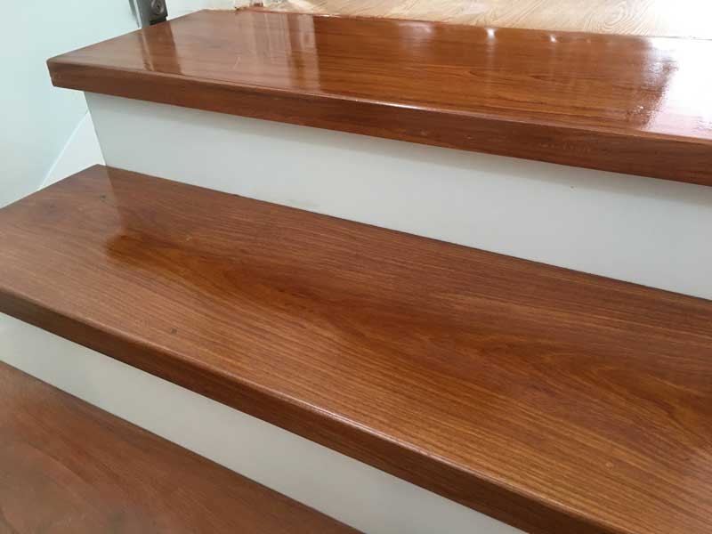 cầu thang gõ đỏ đẹp