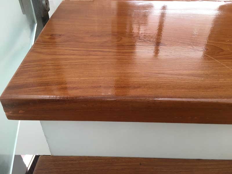 Cầu thang gõ đỏ phi mặt bậc dày 3cm mặt dựng đá trắng sứ đẹp KL02G - Ảnh 5