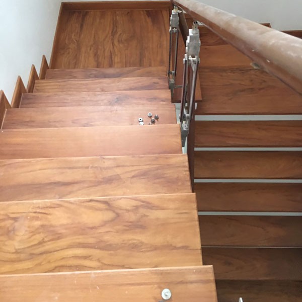 cầu thang gõ đỏ phi