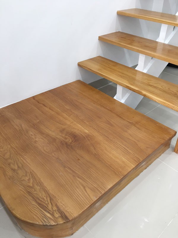 Bậc gỗ sồi Nga dày 2.7cm thi công cầu thang sắt xương cá - Ảnh 3