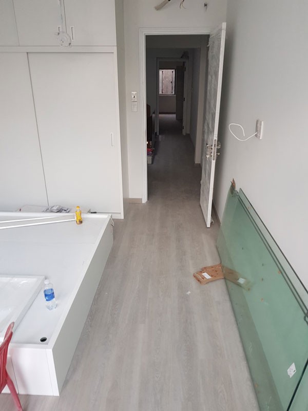 THI CÔNG SÀN NHỰA HÈM KHÓA 4MM VÂN GỖ - SÀN SPC GIẢ GỖ CHỐNG CO NGÓT - Ảnh 7