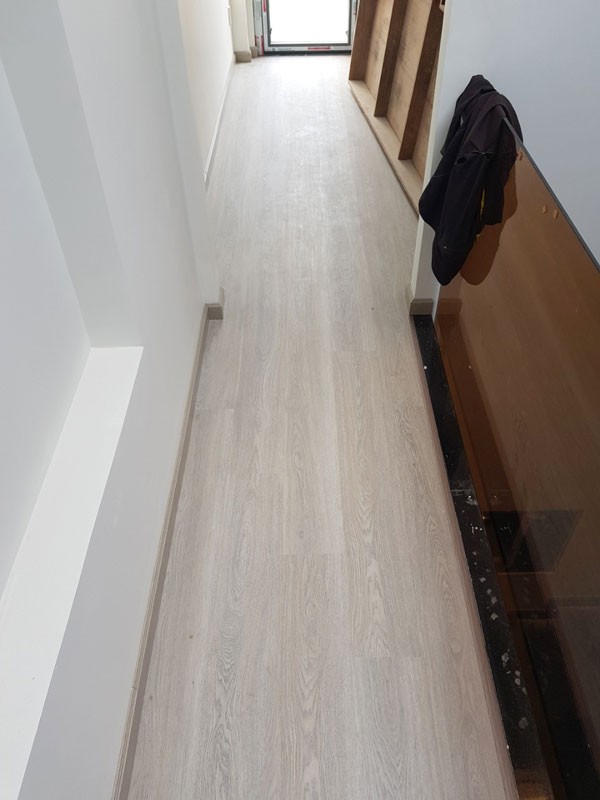 THI CÔNG SÀN NHỰA HÈM KHÓA 4MM VÂN GỖ - SÀN SPC GIẢ GỖ CHỐNG CO NGÓT - Ảnh 5