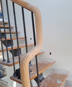 cầu thang mặt bậc sắt ốp gỗ đẹp