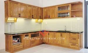Tủ bếp gỗ tự nhiên thiết kế tân cổ điển