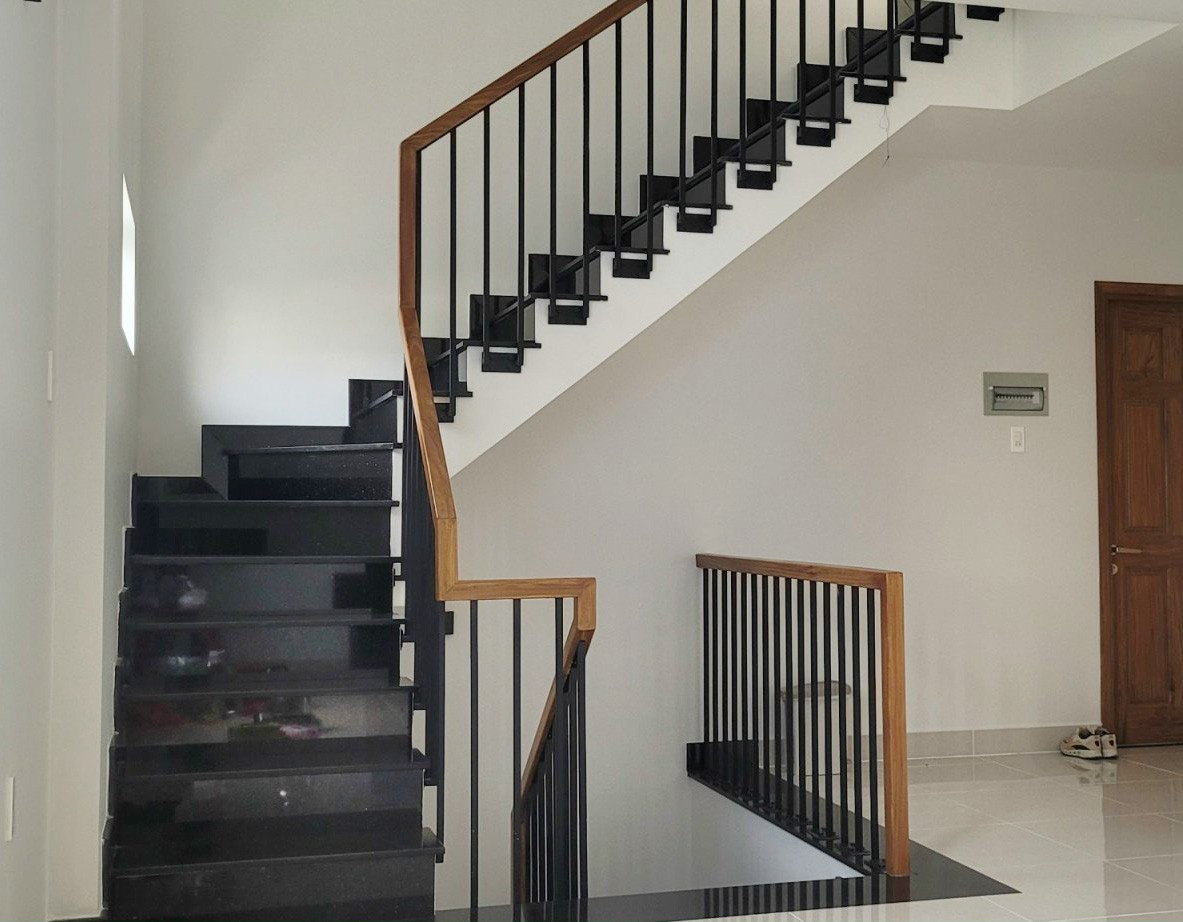 Báo Giá Tay Vịn Cầu Thang Gỗ Mới Nhất 03/2026 - Tay Vịn Gỗ Cẩm Vàng lan can sắt 2cm - Ảnh 4