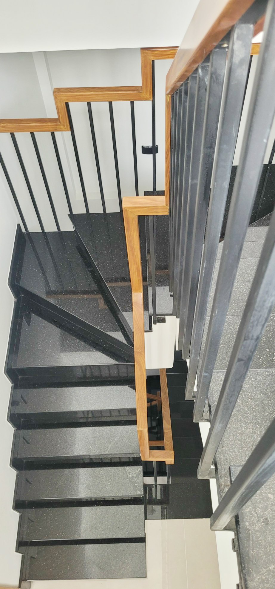 Báo Giá Tay Vịn Cầu Thang Gỗ Mới Nhất 03/2026 - Tay Vịn Gỗ Cẩm Vàng lan can sắt 2cm - Ảnh 8