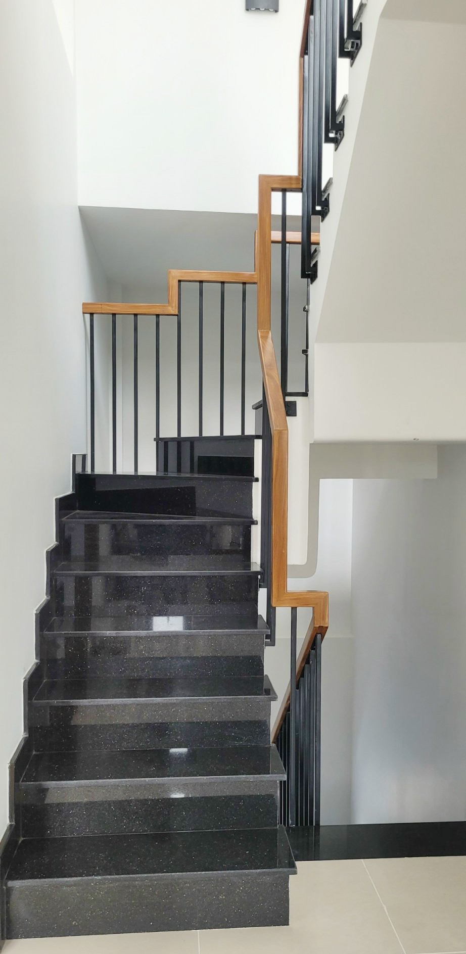 Báo Giá Tay Vịn Cầu Thang Gỗ Mới Nhất 03/2026 - Tay Vịn Gỗ Cẩm Vàng lan can sắt 2cm - Ảnh 5