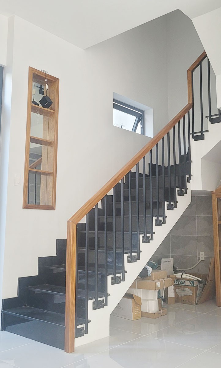 Báo Giá Tay Vịn Cầu Thang Gỗ Mới Nhất 03/2026 - Tay Vịn Gỗ Cẩm Vàng lan can sắt 2cm - Ảnh 2