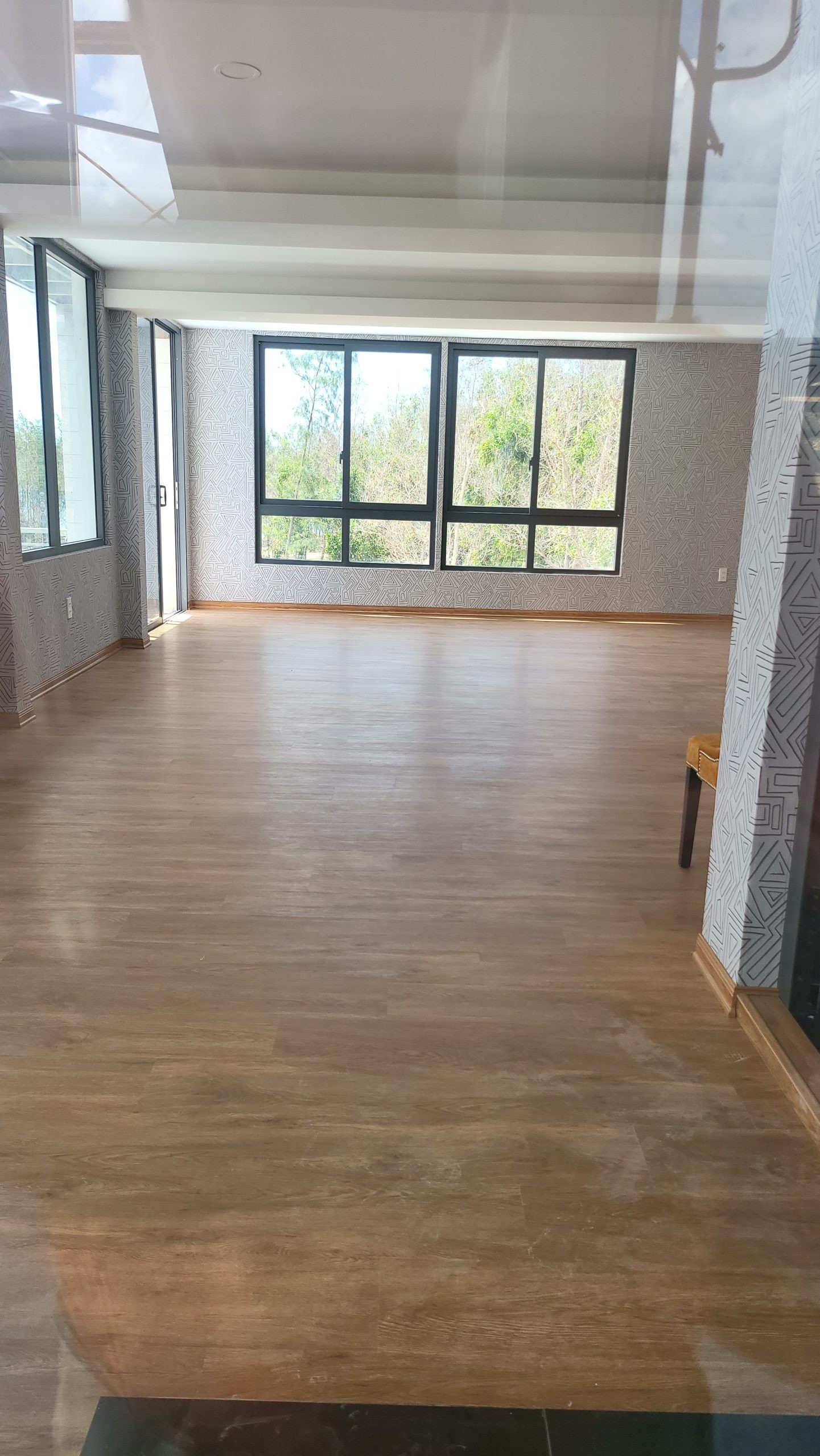 Lắp Đặt Ván Nhựa Giả Gỗ Công Trình Nhà Container Phan Thiết - Ảnh 4