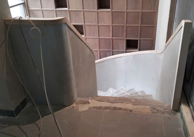 Tay vịn cầu thang xoắn gỗ sồi 5cm vuông - Ảnh 7